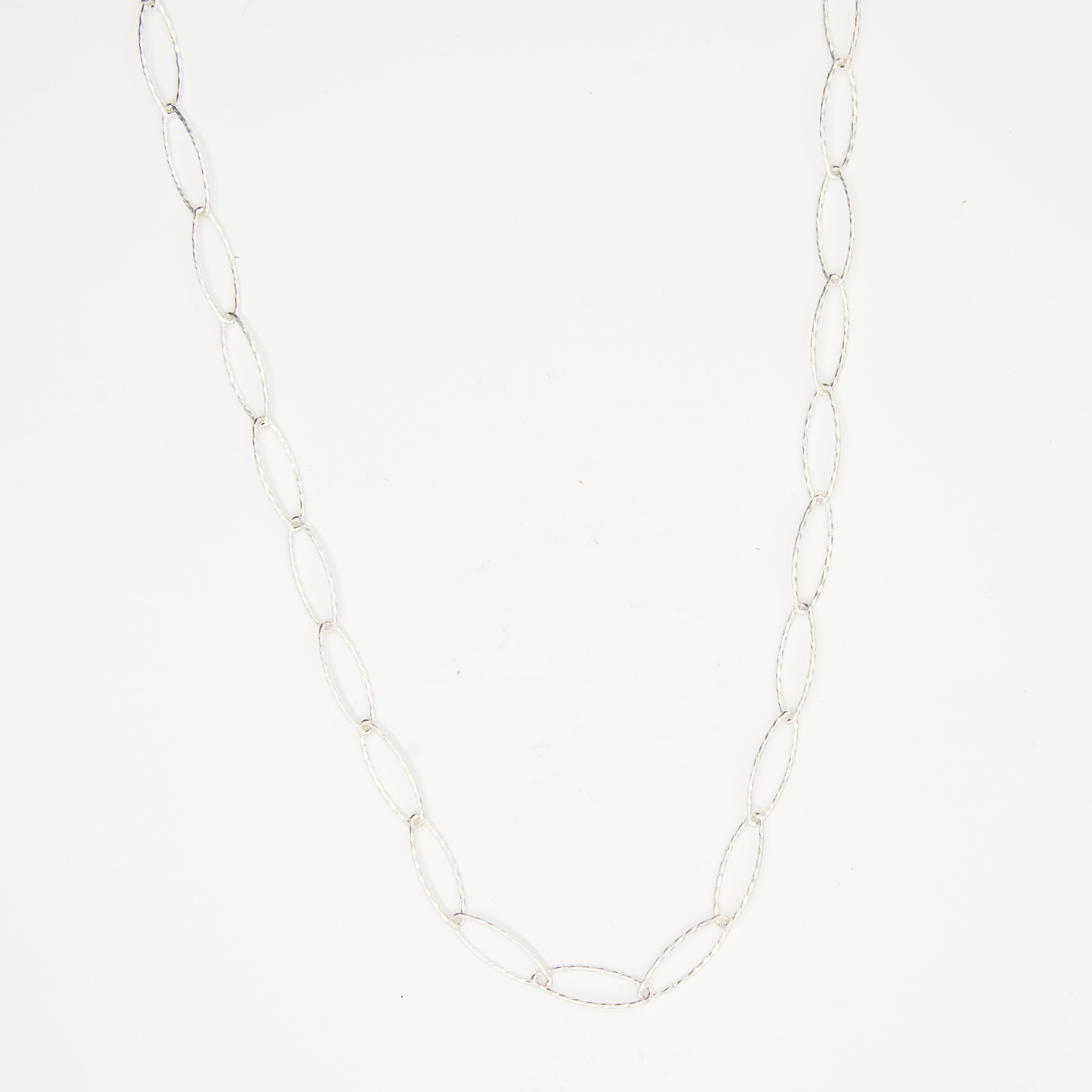 OVAL LINK NECKLACE