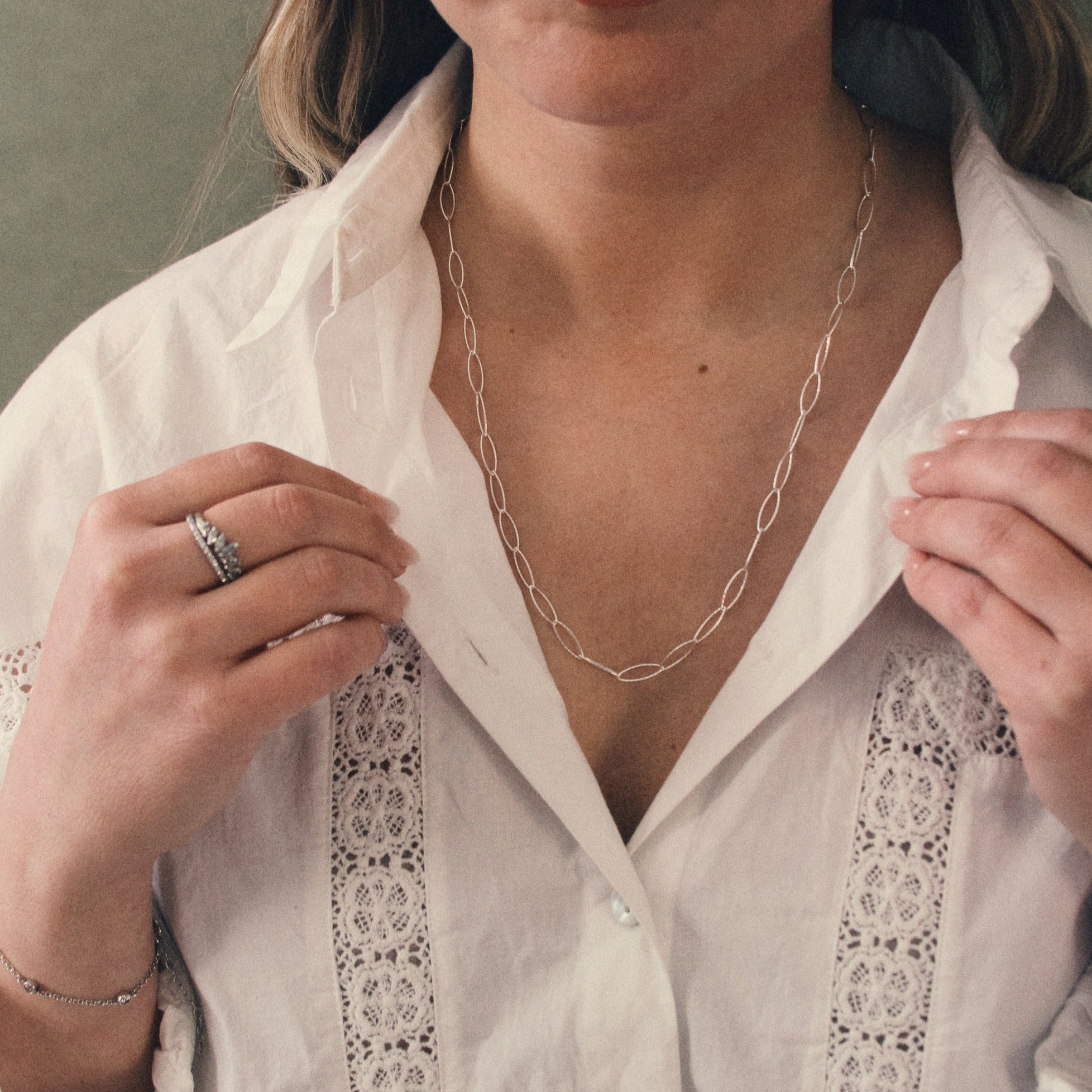 OVAL LINK NECKLACE